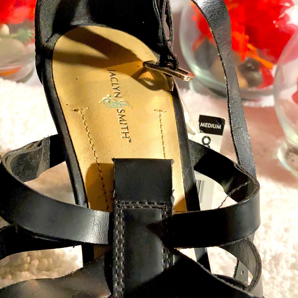 Jaclyn Smith stylish strappies- SIZE 8 in US sizes